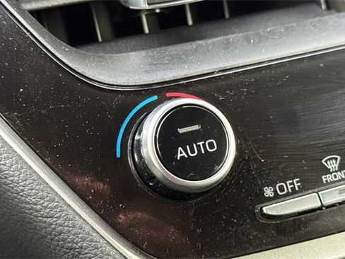 Used 2022 Toyota Corolla SE image 29