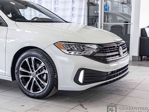 Used 2023 Volkswagen Jetta Sport image 5