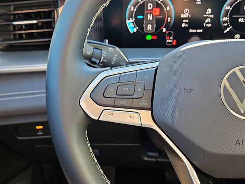 New 2026 Volkswagen Tiguan SE image 16