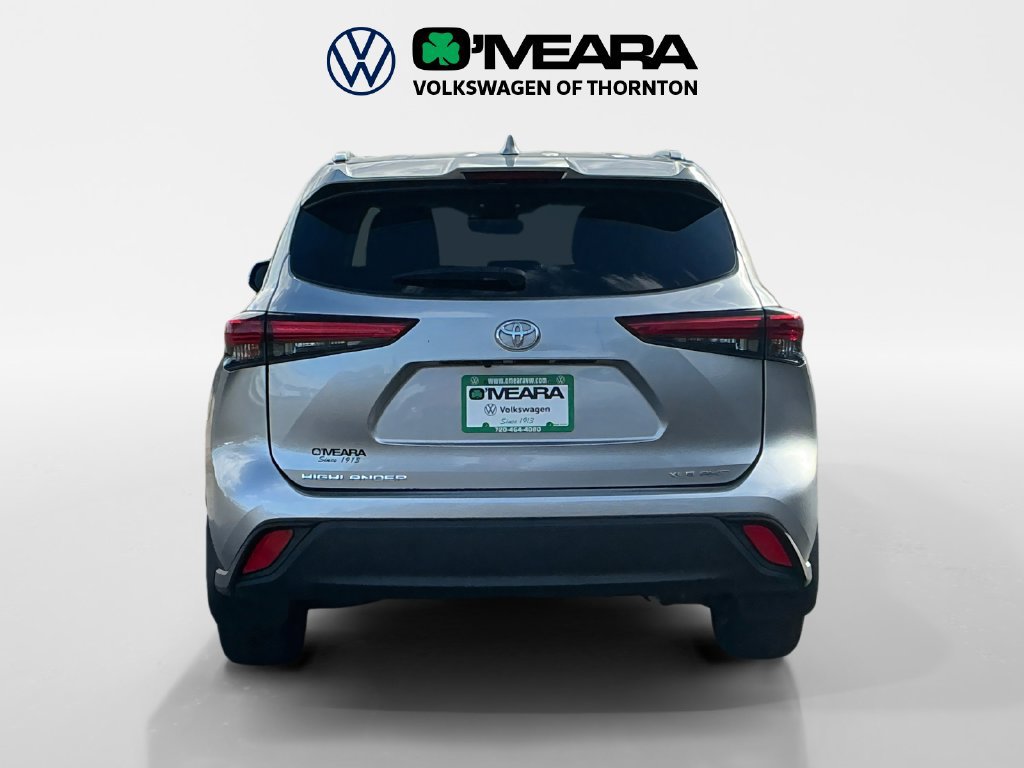 Used 2022 Toyota Highlander XLE AWD/4WD image 4