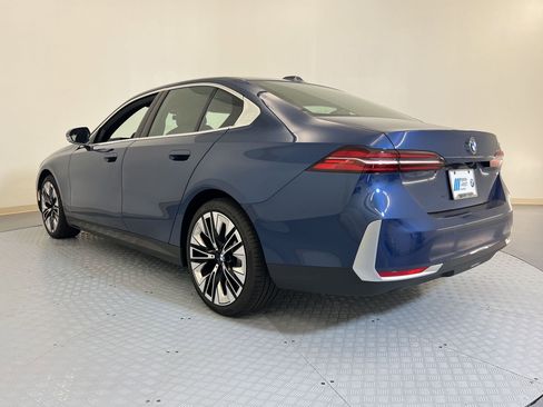 Used 2026 BMW 530i image 3