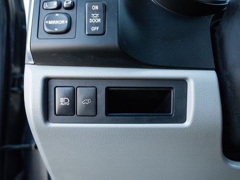 Used 2019 Toyota Sequoia Limited w/ Safety & Convenience Package AWD/4WD image 30
