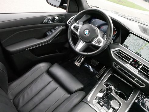 Used 2022 BMW X7 xDrive40i w/ M Sport Package image 9