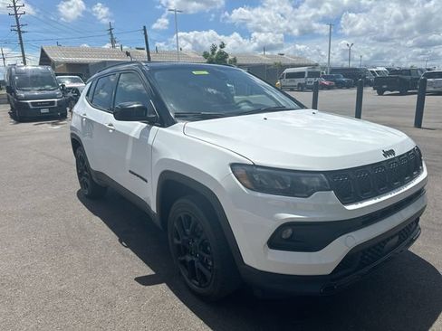 Used 2023 Jeep Compass Latitude w/ Sun and Sound Group AWD/4WD image 11