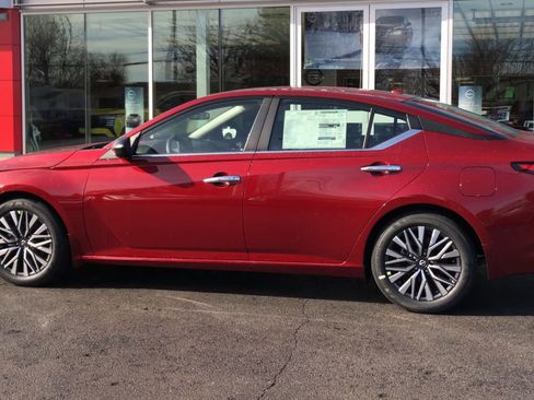 New 2025 Nissan Altima 2.5 SV image 5