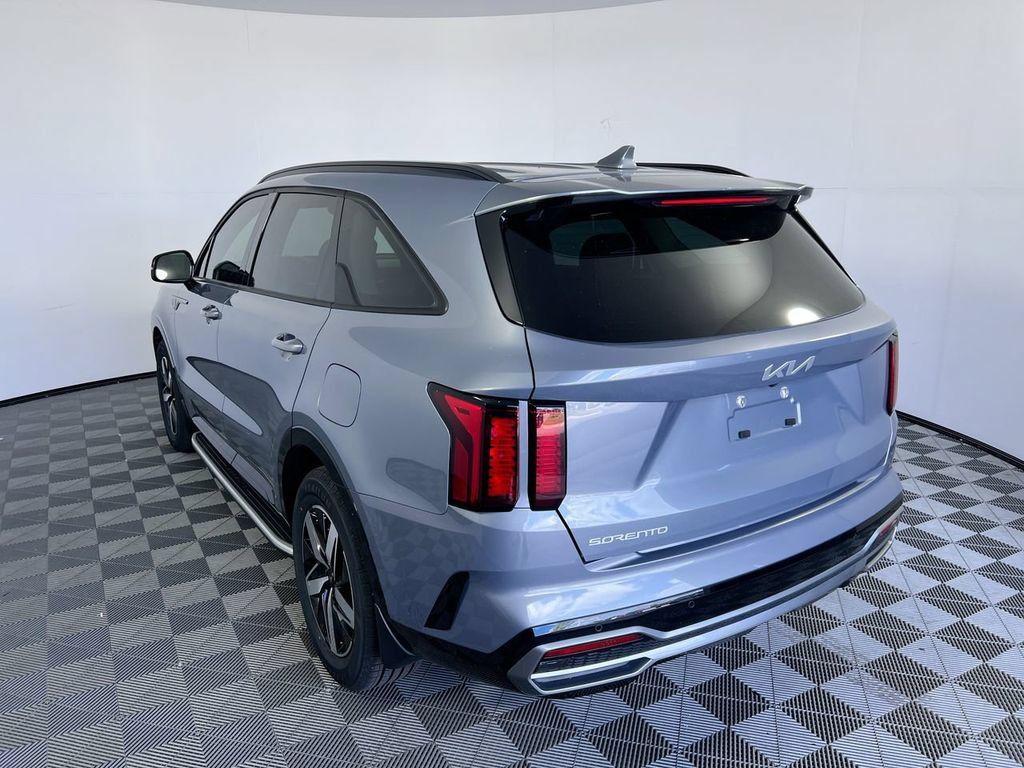 Used 2023 Kia Sorento S FWD image 5