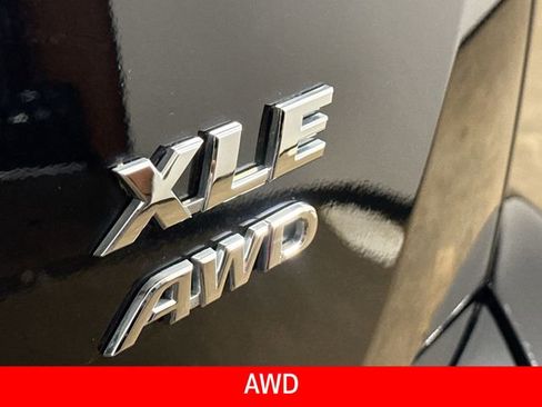 Used 2018 Toyota RAV4 XLE image 2