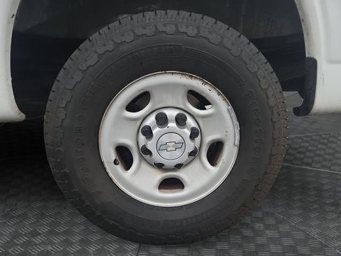 Used 2019 Chevrolet Express 2500 image 27