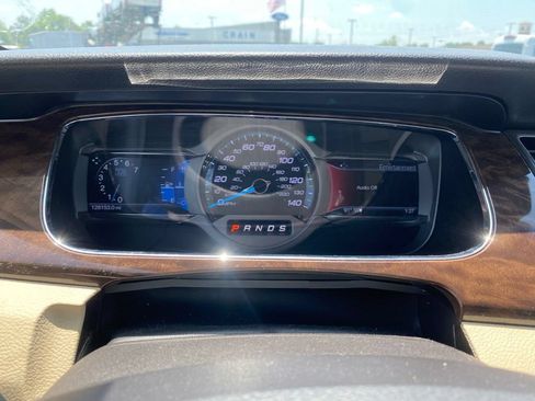 Used 2015 Ford Taurus Limited w/ Equipment Group 301A FWD image 19
