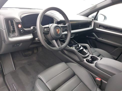 Certified 2026 Porsche Cayenne AWD/4WD image 4