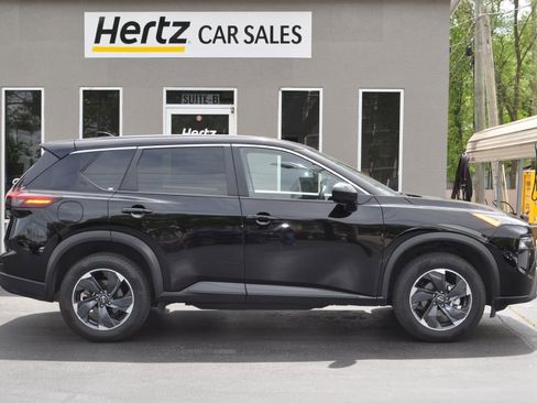 Used 2024 Nissan Rogue SV image 1