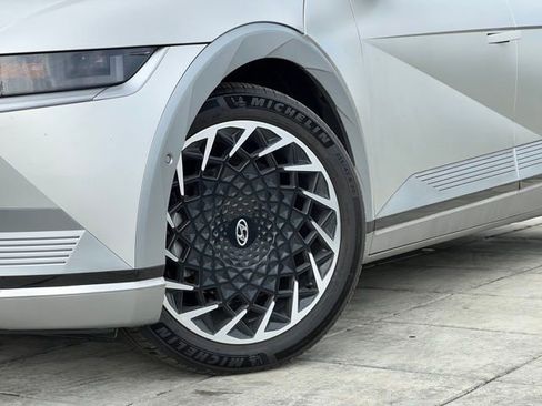 Used 2024 Hyundai Ioniq 5 Limited image 2