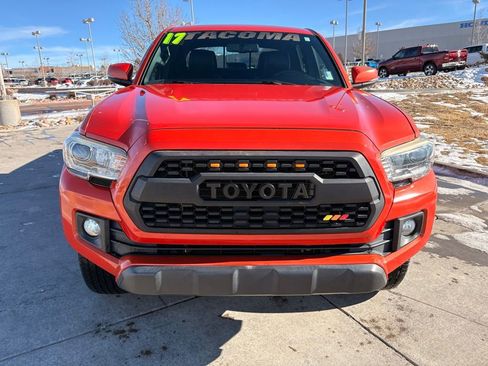 Used 2017 Toyota Tacoma TRD Off-Road image 3