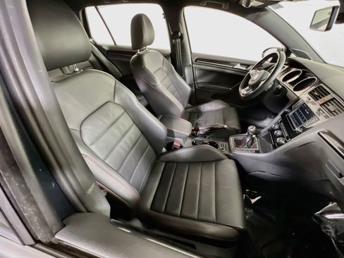 Used 2017 Volkswagen GTI SE FWD image 27