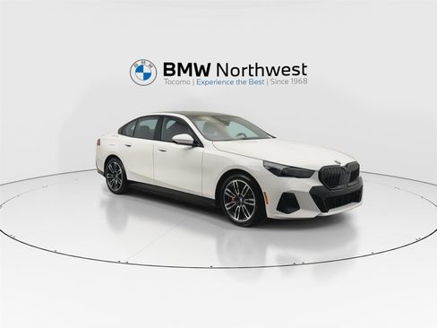 New 2026 BMW 550e xDrive w/ Premium Package image 6