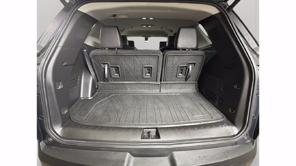 Used 2020 Chevrolet Traverse RS w/ LPO, Floor Liner Package FWD image 28