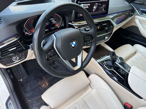 Used 2023 BMW 530i w/ Premium Package RWD image 4