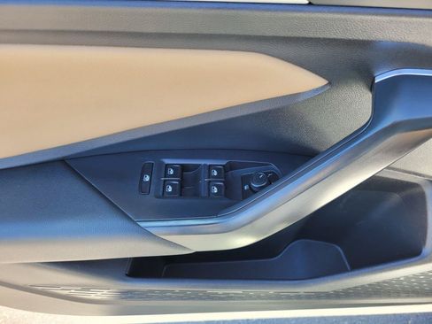 Used 2019 Volkswagen Jetta SEL w/ Cold Weather Package FWD image 24