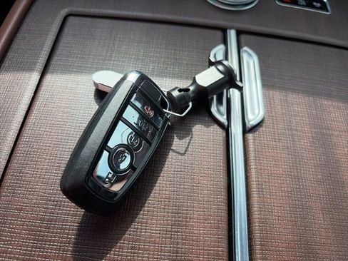 Used 2025 Lincoln Navigator Reserve image 25