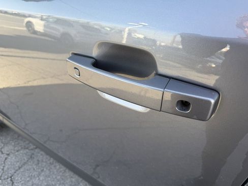 Used 2021 Land Rover Defender 110 SE image 10