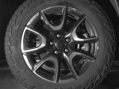 Used 2025 Jeep Compass Trailhawk AWD/4WD image 13