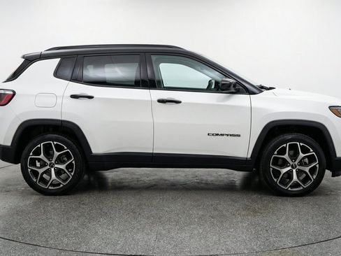 Used 2025 Jeep Compass Limited AWD/4WD image 11