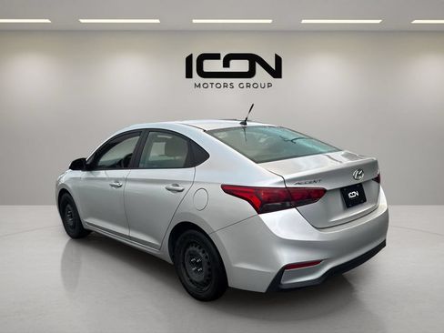 Used 2021 Hyundai Accent SE FWD image 2