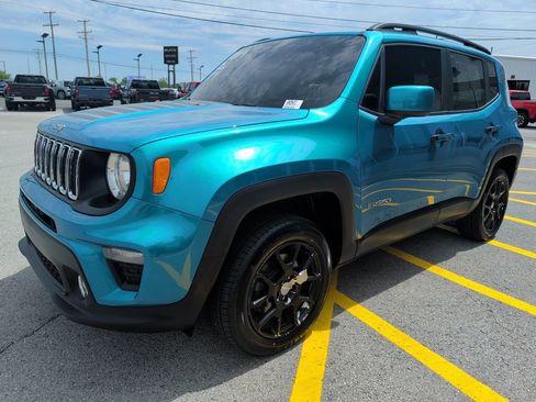 Used 2019 Jeep Renegade Latitude w/ Cold Weather Group AWD/4WD image 3