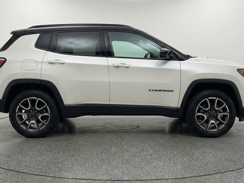 Used 2025 Jeep Compass Trailhawk AWD/4WD image 11