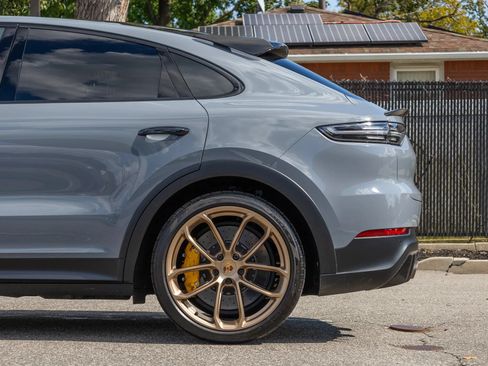 Used 2023 Porsche Cayenne Turbo GT AWD/4WD image 22