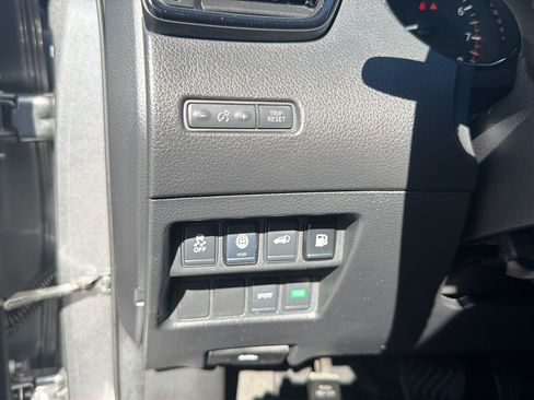 Used 2020 Nissan Rogue SV FWD image 38