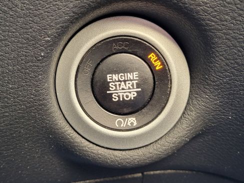 Used 2018 Chrysler Pacifica Touring-L Plus image 28