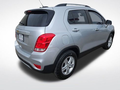 Used 2018 Chevrolet Trax LT w/ LT Convenience Package FWD image 5
