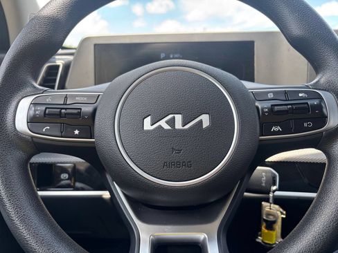 Used 2025 Kia Sportage LX FWD image 27