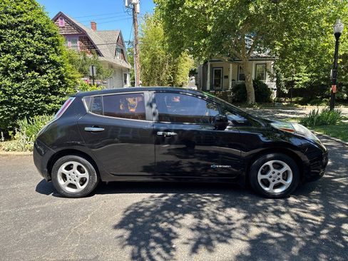 Used 2015 Nissan Leaf SV FWD image 6