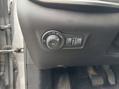 Used 2023 Jeep Compass Latitude image 11