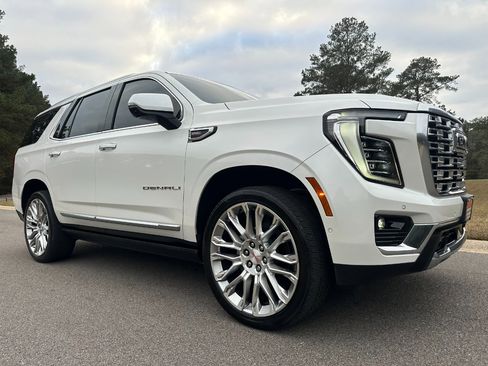 Used 2025 GMC Yukon Denali w/ Denali Reserve Package image 3