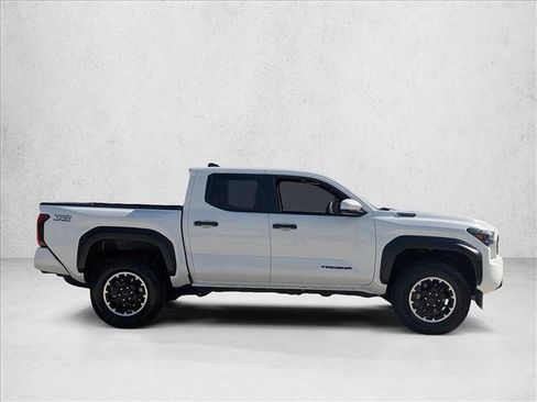 Used 2025 Toyota Tacoma TRD Off-Road image 4