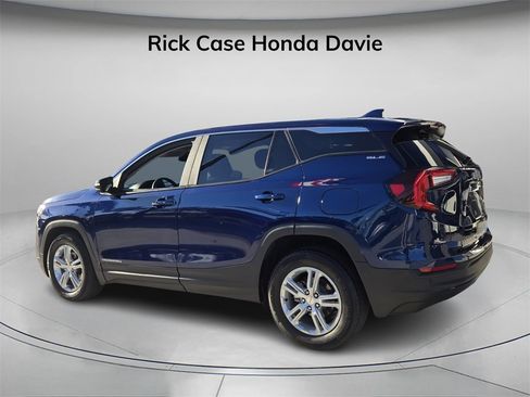 Used 2023 GMC Terrain SLE image 8