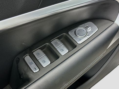 Used 2025 Genesis G70 2.5T AWD/4WD image 15