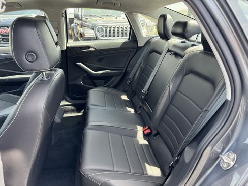 Certified 2023 Volkswagen Jetta SE w/ Panoramic Sunroof Package FWD image 34
