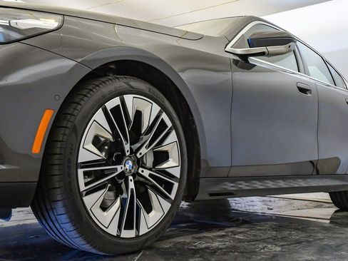 Used 2025 BMW 530i w/ Premium Package image 10