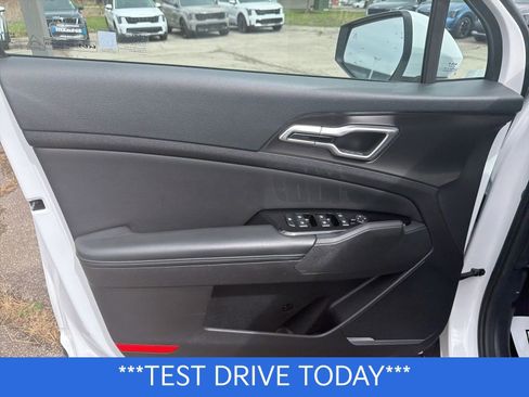 Certified 2023 Kia Sportage EX image 9