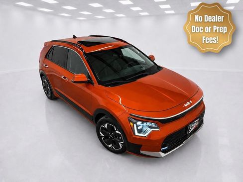 Used 2023 Kia Niro Wave w/ Wave Preserve Package FWD image 2