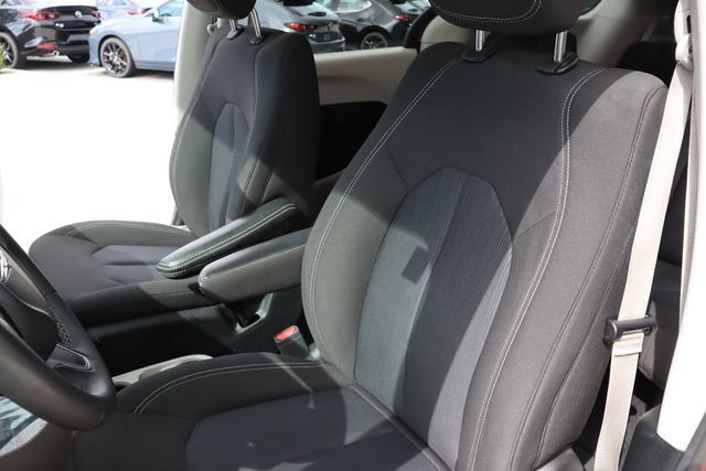 Used 2023 Chrysler Voyager LX FWD image 10