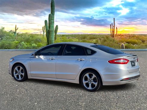 Used 2016 Ford Fusion SE image 7