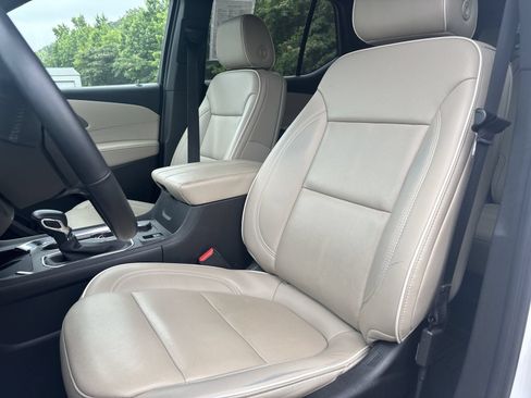 Used 2023 Chevrolet Traverse Premier FWD image 14
