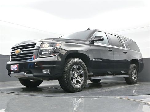 Used 2016 Chevrolet Suburban LT image 23