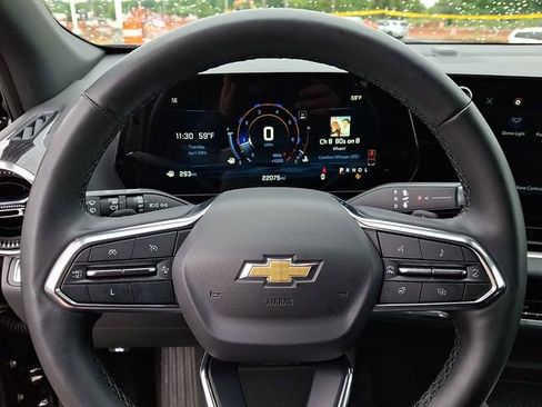 Used 2025 Chevrolet Equinox LT FWD image 18