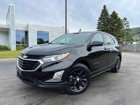 Used 2019 Chevrolet Equinox LS w/ LS Convenience Package FWD image 2